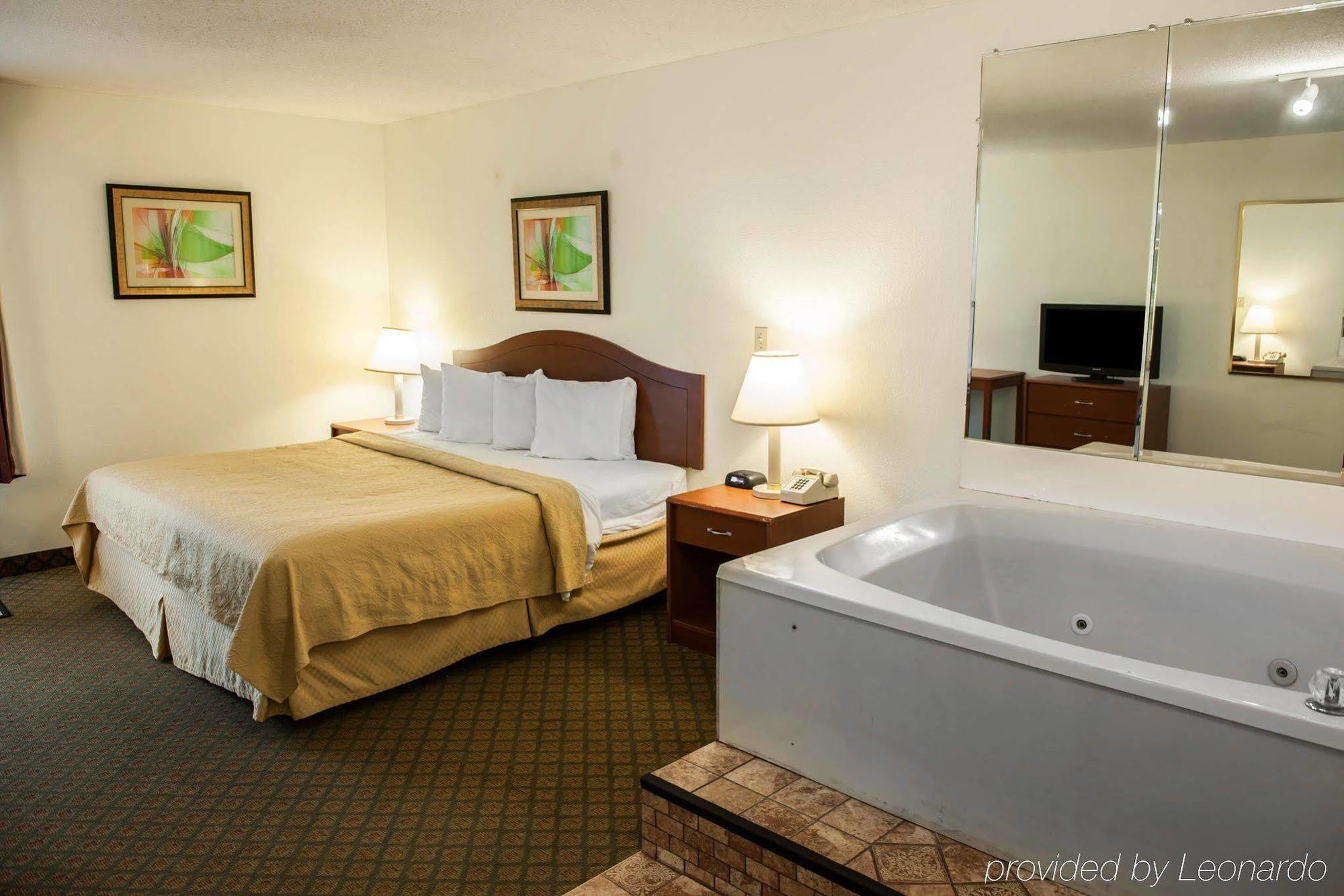 Quality Inn And Suites Ινδιανάπολη Εξωτερικό φωτογραφία