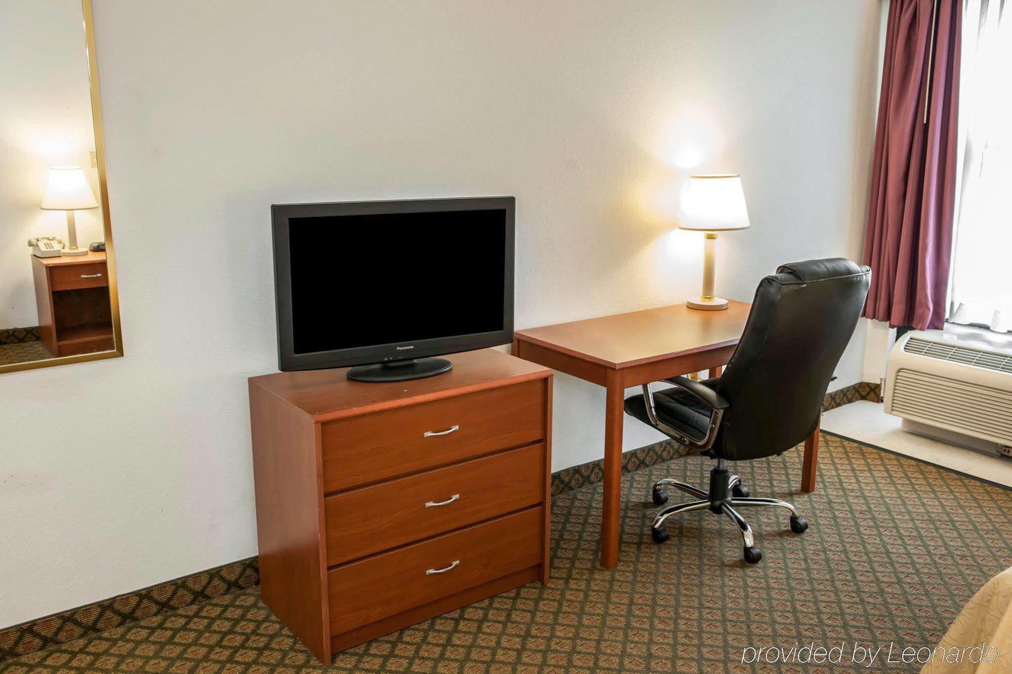 Quality Inn And Suites Ινδιανάπολη Εξωτερικό φωτογραφία